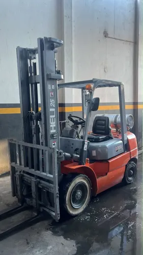 Empilhadeira Heli - 2.500kg
