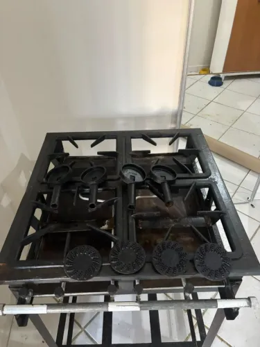 Vendo fogão industrial 4 bocas