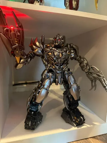 Action Figure Megatron Transformer 30cm Robô Transformável Premium Colecionável