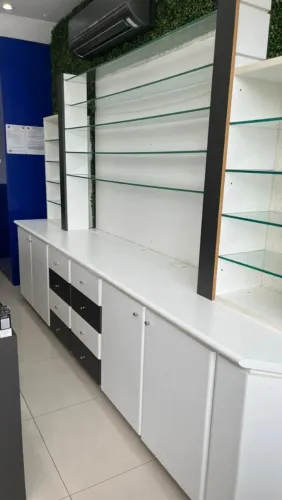 MÓVEIS EXPOSITOR PARA LOJA