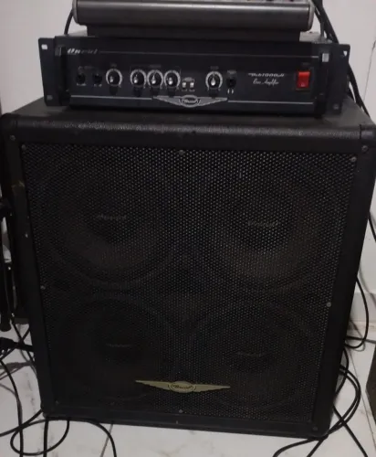 Cubo amplificador para contrabaixo 350 RMS reais