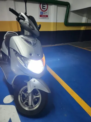 Suzuki Burgman 125 2008/2009 Prata | Revisada | Pneus em Ótimo Estado