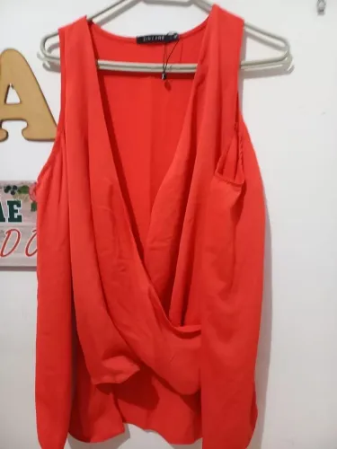 Lote de roupas com 20 peças. 