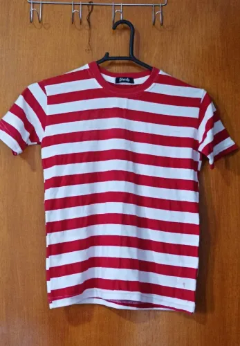 Camiseta listrada infantil vermelho e branco tamanho 7 anos