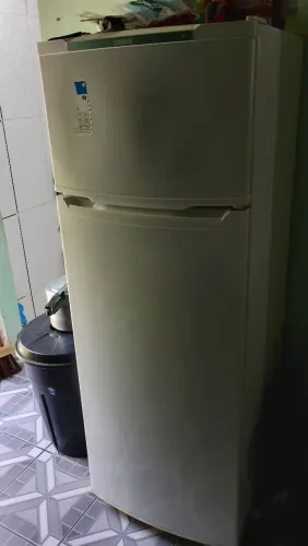 Geladeira duplex, semi nova 