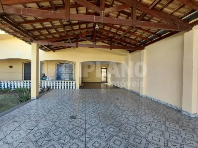 Venda de Casas / Padrão na cidade de São Carlos