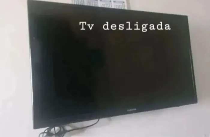 Televisão e impressora 