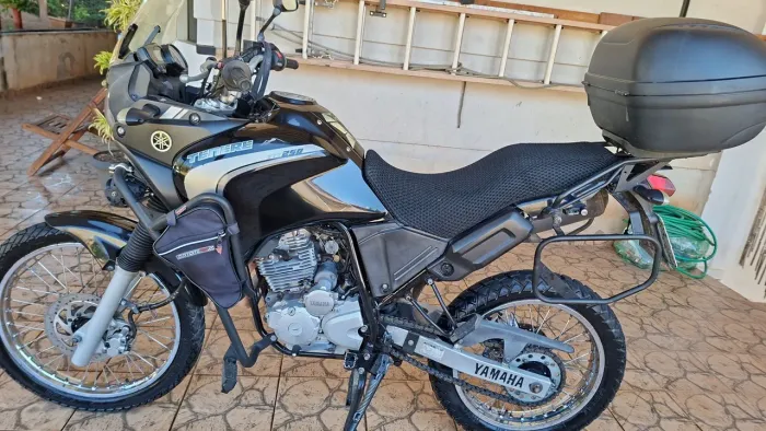 Vendo XTZ TENERE 250. PRETA