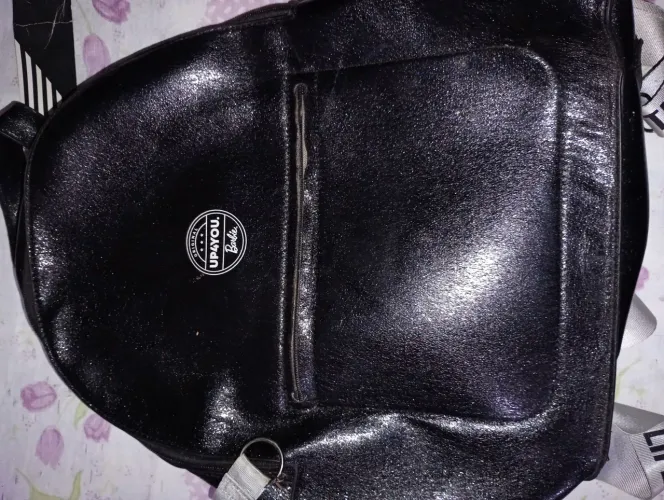 Vendo uma mochila da Barbie impermeável nova.Entrego