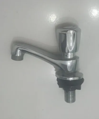 Torneira de metal forusi para lavatório.