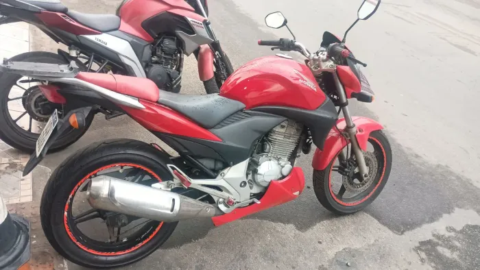 Vendo CB300 pouca quilometragem