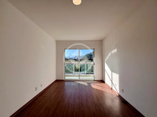 Apartamento ensolarado na Ermitage - 2 quartos (sendo 1 suíte) e vaga de garagem codigo: 3