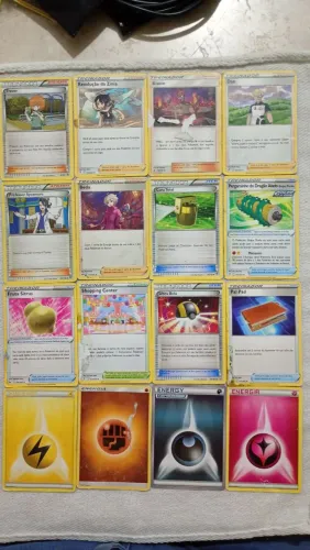 Lote de cartas Pokémon Treinadores e Energia