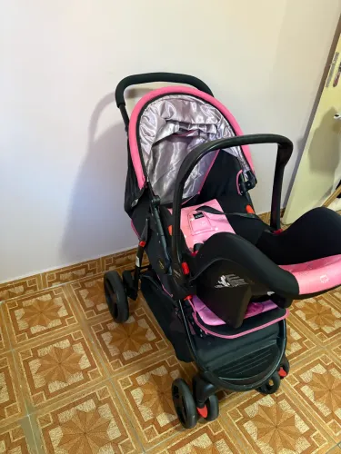 Carrinho de Bebê + Bebê Conforto Cosco Nexus Rosa- Impecável!