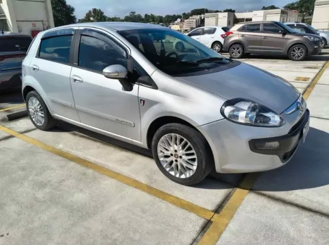 Fiat Punto Essence 1.6 Flex 16V 5P 2014