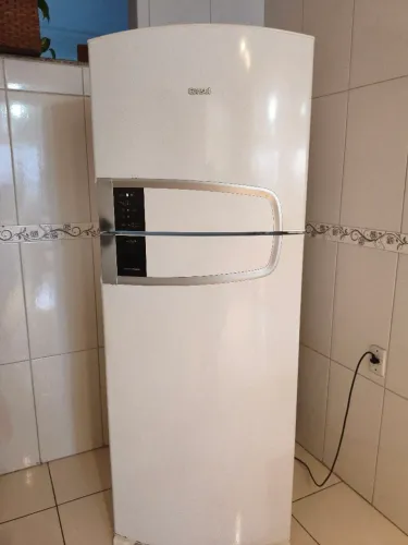 Geladeira Consul bem estar gelando muito.