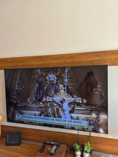 Vendo por motivo de viagem Televisor 65" marca Samsung