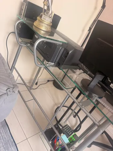 Mesa de escritório de vidro muito linda