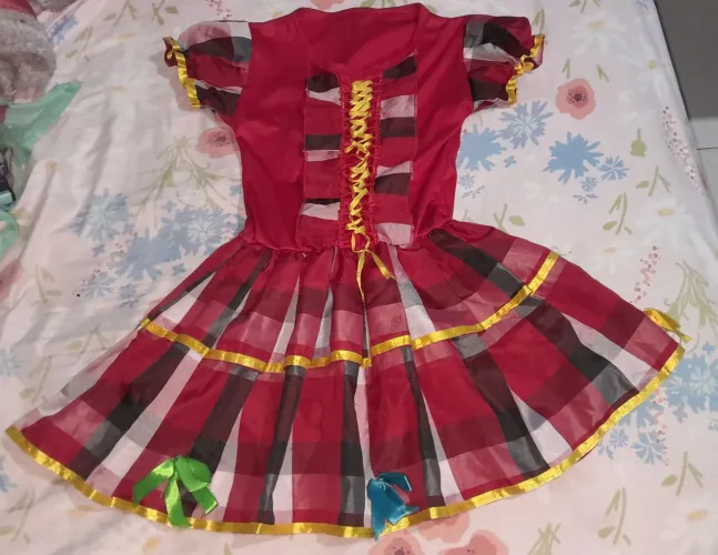 VESTIDO E CONJUNTOS DE QUADRILHA JUNINA, TAMANHOS 06, 04 E 03 ANOS! *