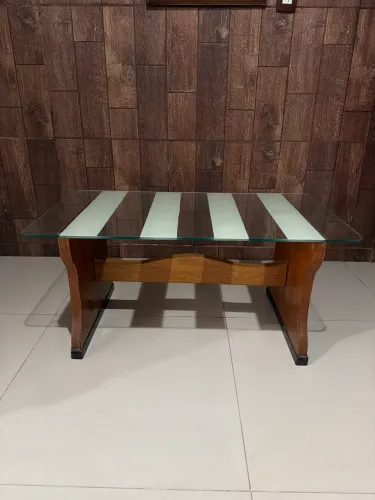 Mesa de centro de madeira e vidro
