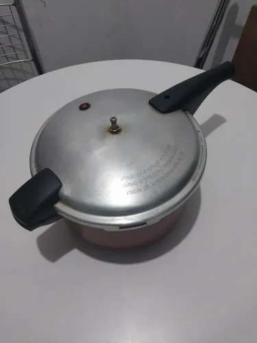Panela de pressão Tramontina 6,0L vermelha