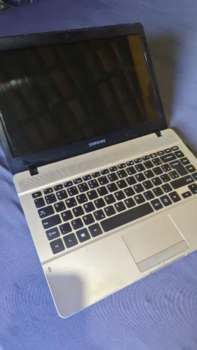 Notebook Samsung Ativ Book 3 - np370e4k funcionando normalmente.