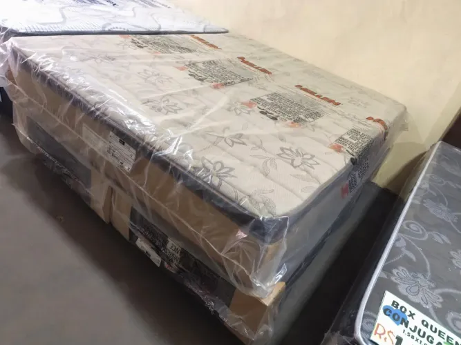 Cama Queen nova