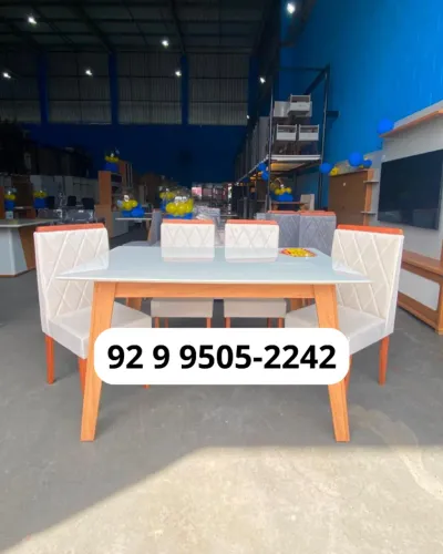 Mesa de Jantar 4 Lugares + 4 Cadeiras Estofadas - R$ 1.799