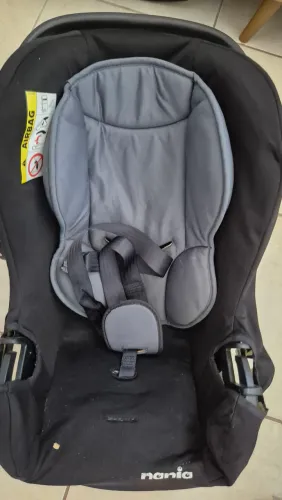 Bebê conforto.