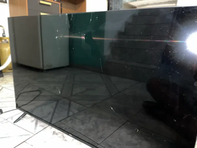 TV SMART TCL 43? quebrada