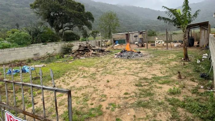 Vendo terreno com luz e água