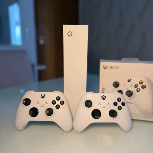 XBOX SERIES S + 2 CONTROLES