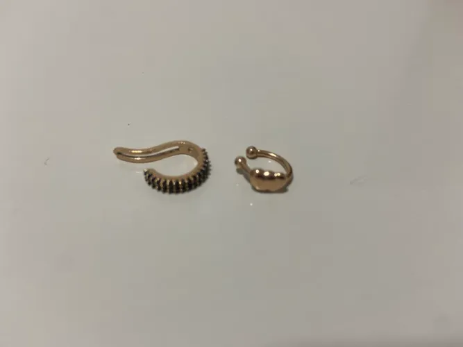 Piercing falso de orelha