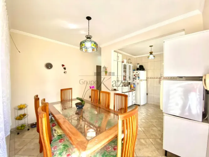 Oportunidade - Casa Sobrado - Bosque dos Eucaliptos - 4 Dormitórios - 250m².