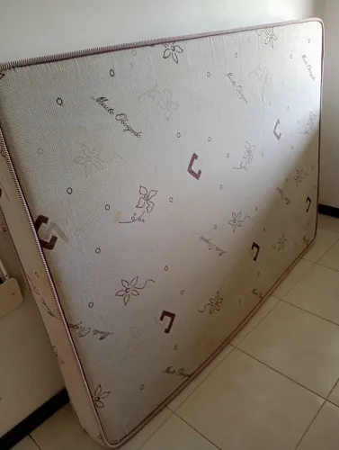 Colchão casal com magnetos