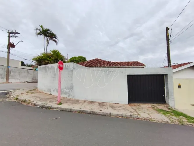 Locação de Casas / Padrão na cidade de Araraquara