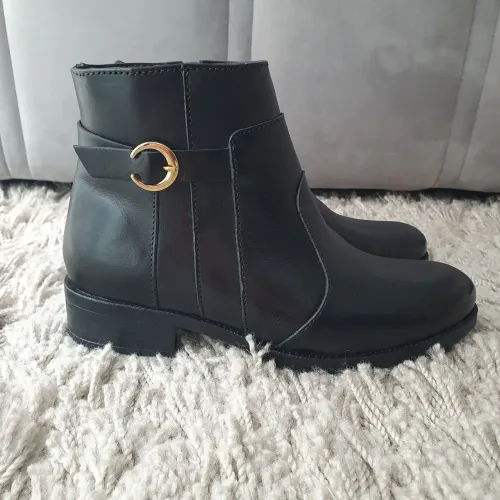 Bota de couro feminina