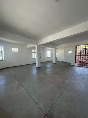 Alugo prédio ou salas comerciais 