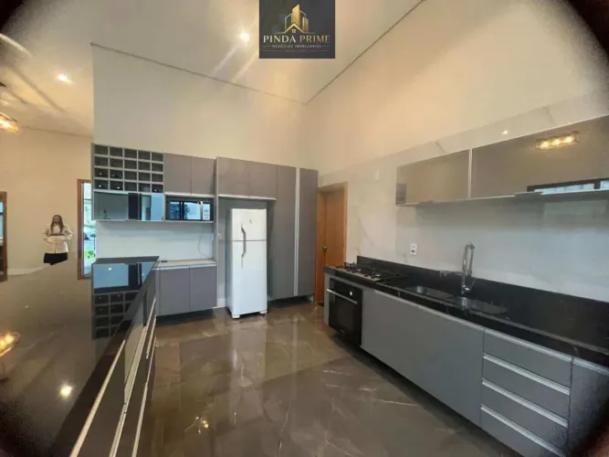 Casa no condomínio Reserva dos Lagos em Pindamonhangaba, com 3 quartos, 220m²