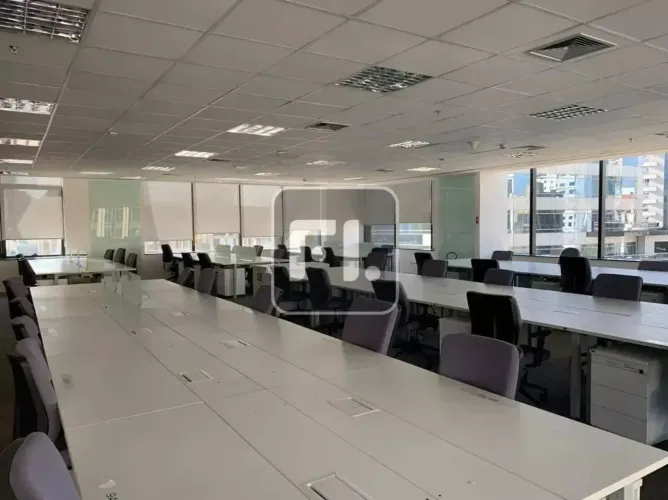 Laje corporativa para aluguel e venda tem 1345 metros quadrados