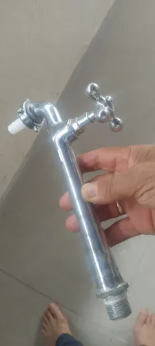 Vendo uma torneira de pia ou de tanque