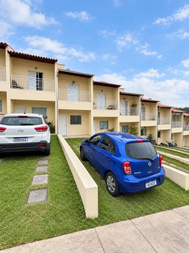 Casa em Condomínio Fechado com lazer e duas vagas de garagem
