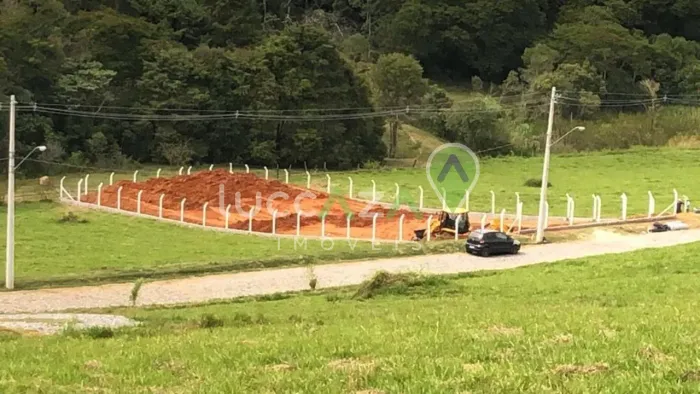 Terreno em condomínio à venda em Guararema-SP, bairro exclusivo com 1.000 m² de área!