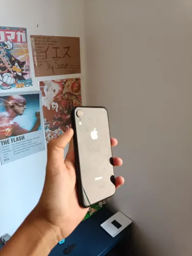 iPhone XR 64GB com capa, película e carregador