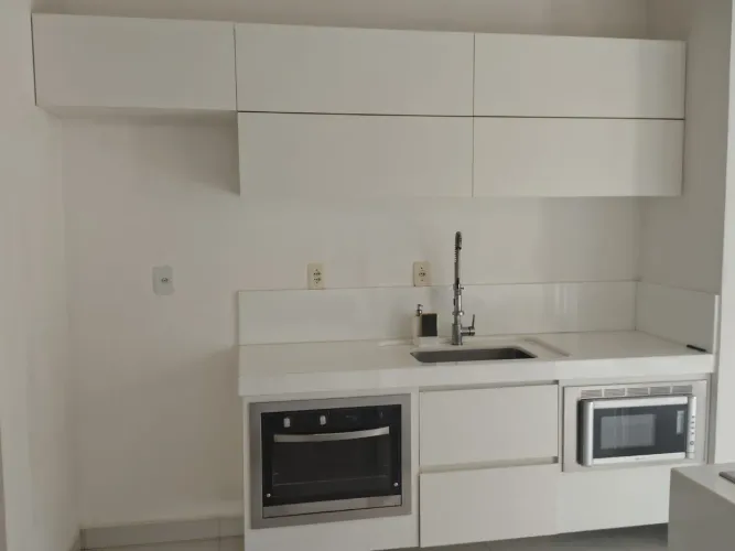 Armários, bancada em nanoglass e Eletros para cozinha com cuba
