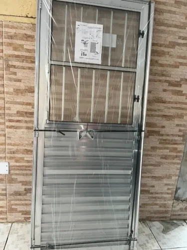 Porta de Alumínio Nova 2,10 x 0,90 - Alliance - Vidro Canelado