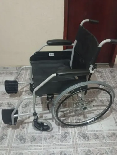 Cadeira de rodas (NOVA)