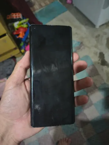 Vendo moto Edge com defeito na tela.