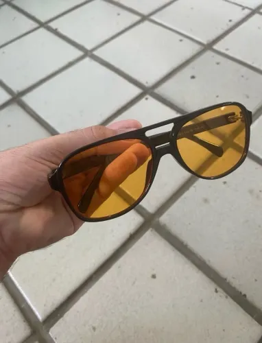 Óculos de sol amarelo vintage
