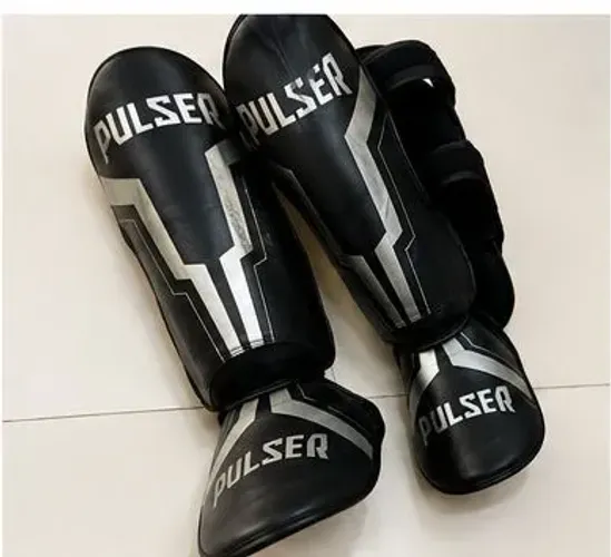 Vendo um par de caneleira
